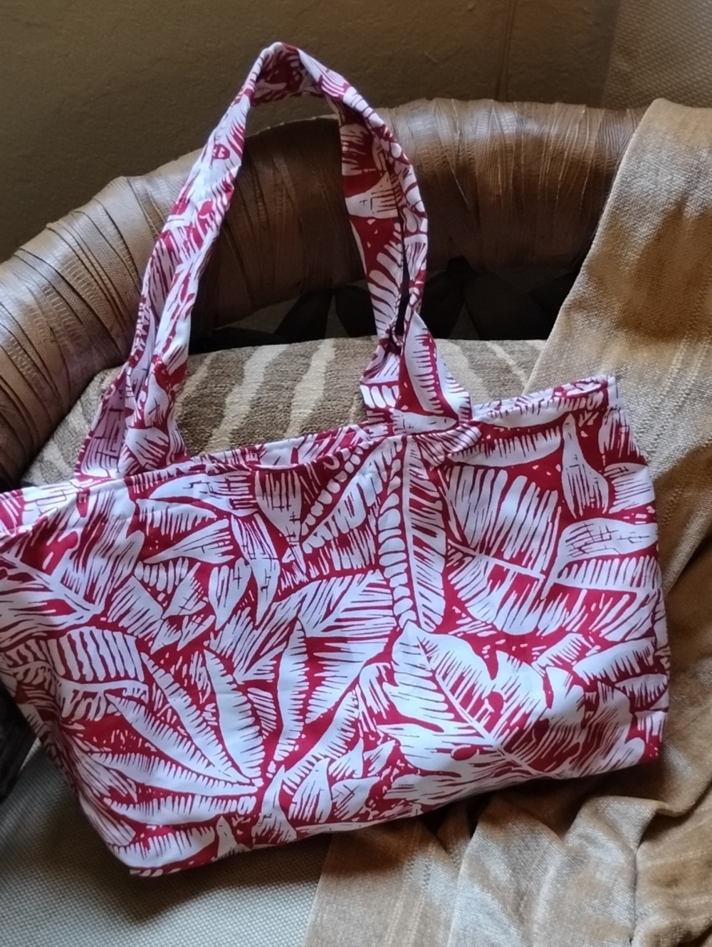 Perfect Gift Idea! Red and White Leaf-Print Tote & Matching Wine Bag
